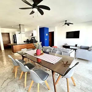 New With Pool, Gym, A/c, Wifi, King Size Bed , Cancún México